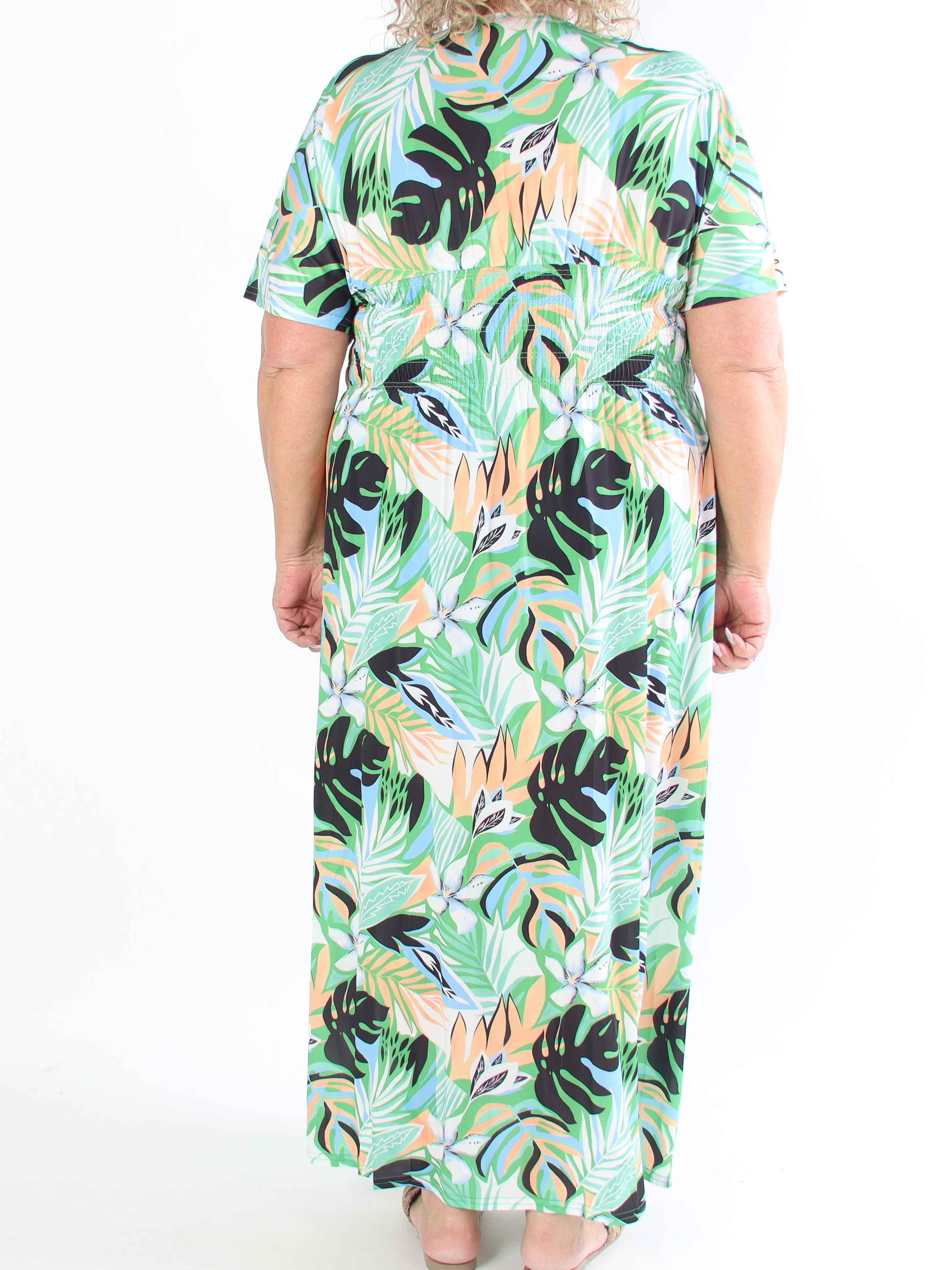 Pams Leaves - Elastisk klänning i plus size med bladmotiv och smockad midja